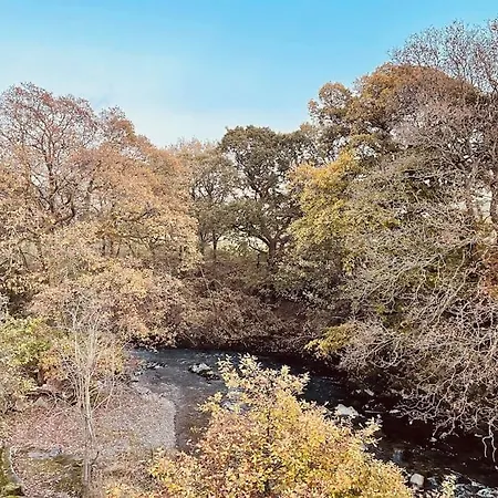 Dom wakacyjny Entire Mill - 5* Riverside Conversion With 2 *